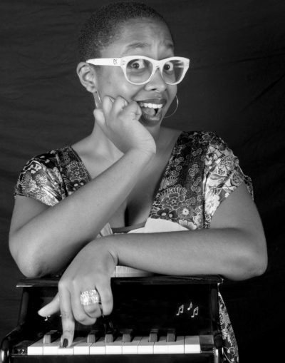 Cecile Mc Laurin Salvant, Studio photo, Jazz a Vienne, 2011 ©Sophie LE ROUX Cecile Mc Laurin Salvant, Jazz a Vienne, 2011 © Sophie LE ROUX